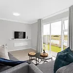Elegant, Spotless 2 Bed For Enchanted Stays